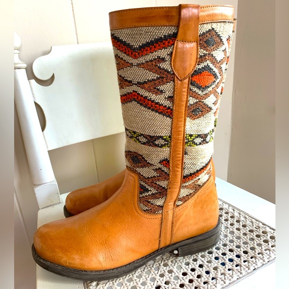 ERIC MICHAEL SOUTHWESTERN BOOT, SIZE 38 - Picture 2 of 8